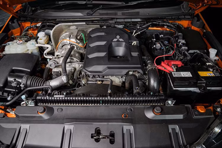 Chưa hết, Mitsubishi Triton 2024 còn có khóa vi sai chống trượt chủ động với tính năng kiểm soát phanh, khóa vi sai cầu sau, hệ thống kiểm soát vào cua chủ động Active Yaw Control, hệ thống treo độc lập phía trước và hệ thống treo tay đòn kép với thanh cân bằng đằng sau.