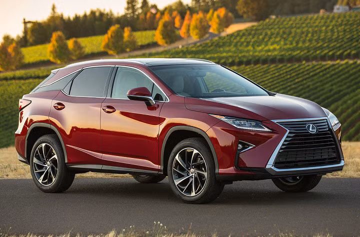Chiếc SUV Lexus RX cỡ vừa được Consumer Reports và JD Power xếp hạng trên trung bình về độ bền bỉ, đáng tin cậy. Xe được trang bị hệ thống trợ lái nâng cao, khả năng vận hành ấn tượng và tiết kiệm nhiên liệu.