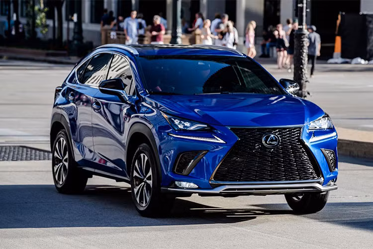Xe sang Lexus NX 2018 có thiết kế phong cách hơn các mẫu crossover cỡ nhỏ. Consumer Reports chấm điểm Lexus NX trên trung bình còn JD Power đánh giá cao mẫu SUV về tính ổn định và tin cậy.