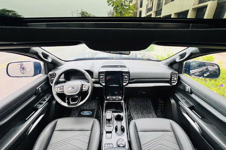 Mức chênh này đặc biệt đáng chú ý trong phân khúc SUV 7 chỗ vốn có giá trị tài chính lớn và càng hấp dẫn hơn khi chiếc xe mới chỉ sử dụng ở mức tối thiểu (600 km), gần như chưa có dấu hiệu hao mòn.