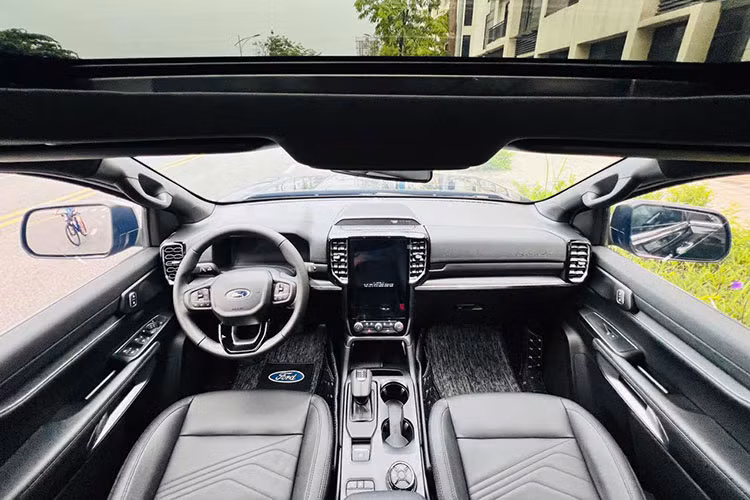 Mức chênh này đặc biệt đáng chú ý trong phân khúc SUV 7 chỗ vốn có giá trị tài chính lớn và càng hấp dẫn hơn khi chiếc xe mới chỉ sử dụng ở mức tối thiểu (600 km), gần như chưa có dấu hiệu hao mòn.