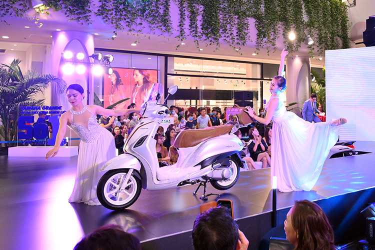 Đến với Yamaha Grande Fashion Show - chuỗi sự kiện khám phá "Hành trình chinh phục số 1 Việt Nam về tiết kiệm nhiên liệu của Yamaha Grande", khách hàng còn nhận được những phần quà giá trị và các ưu đãi hấp dẫn của Yamaha Motor Việt Nam &amp; Yamaha Music.