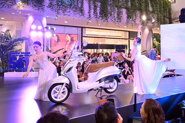 Đến với Yamaha Grande Fashion Show - chuỗi sự kiện khám phá "Hành trình chinh phục số 1 Việt Nam về tiết kiệm nhiên liệu của Yamaha Grande", khách hàng còn nhận được những phần quà giá trị và các ưu đãi hấp dẫn của Yamaha Motor Việt Nam &amp; Yamaha Music.