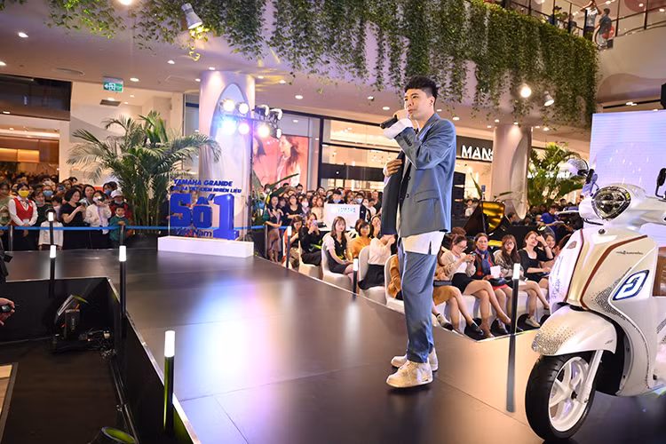 Bên cạnh đó là chương trình nhạc sôi động với các nghệ sĩ tài năng và cá tính đến từ Yamaha Music cũng để lại những ấn tượng âm nhạc khó quên đối với các bạn trẻ.