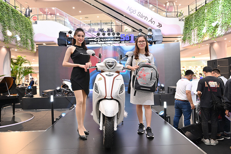 Mẫu xe ga Yamaha Grande không chỉ là “nữ hoàng” tay ga tiết kiệm nhiên liệu mà chiếc xe này đã thực sự chiếm trọn trái tim của những cô nàng trẻ trung, sành điệu và đam mê khám phá chất riêng.