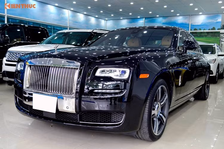 Xe có khả năng tăng tốc từ 0 lên 100 km/h trong 4.9 giây, vận tốc tối đa 249 km/h. Trang bị an toàn theo xe gồm: kiểm soát hành trình, điều khiển bằng giọng nói, cảm biến đổ sau, hỗ trợ phanh khẩn cấp, ổn định điều khiển lực kéo, cân bằng điện tử ESP, phát hiện người đi bộ Navi Nightvison, cảnh báo tiền va chạm, 10 túi khí an toàn...