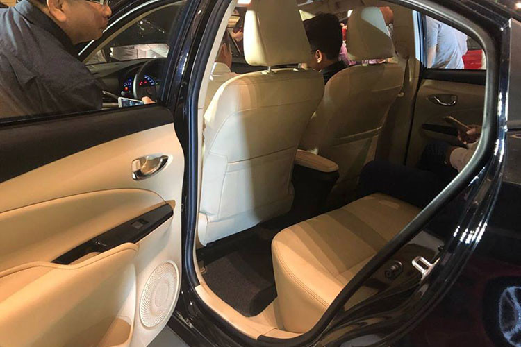 Điểm sáng trên Vios 2018 là tất cả các phiên bản đều được trang bị các tính năng an toàn khá đầy đủ như hệ thống cân bằng điện tử VSC, hỗ trợ khởi hành ngang dốc, 7 túi khí, đi kèm các trang bị an toàn cơ bản khác. Tuy nhiên, theo nhiều thông tin rò rỉ trước đó thì Vios sẽ không có 2 phanh đĩa phía sau mà được thay bằng phanh tang trống.