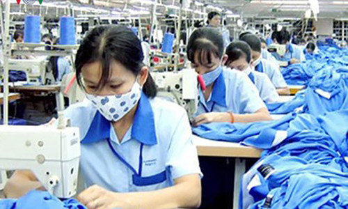 Nhiều lao động nữ xin “nghỉ hưu non” trước ngày 1/1/2018.