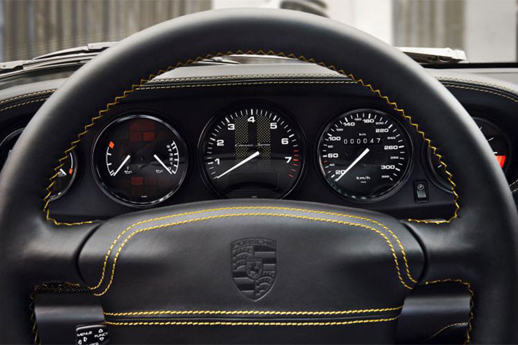 Đáng tiếc là Turbo 993 này sẽ chỉ được sản xuất một chiếc duy nhất và sẽ được đưa ra bán đấu giá tại Atlanta vào ngày 27/10/2018 tới đây. Trong quá khứ, 911 Turbo thế hệ 993 có thể được coi là một huyền thoại.