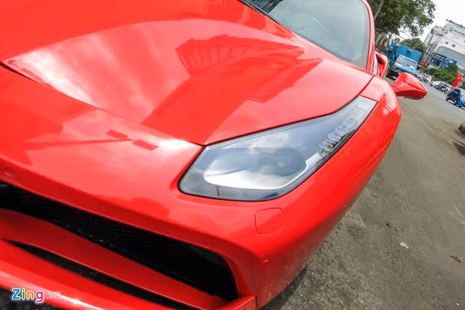 Hệ thống đèn pha phía trước cũng được nâng cấp lên full LED với dải chiếu sáng ban ngày và đèn pha chính nhỏ gọn. Khe hút gió ở nắp ca-pô đã được loại bỏ nhằm tăng tính thẩm mỹ.