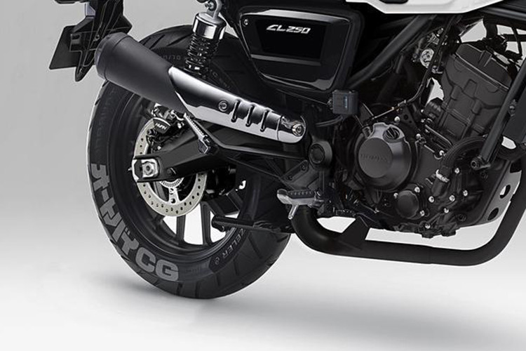 Theo các nguồn tin tại Ấn Độ, Honda Scrambler 250 và Scrambler 500 sẽ thừa hưởng một số trang bị của Rebel 500 như đèn pha LED, đèn xinhan, đồng hồ LCD và hệ thống treo. Bên cạnh đó sẽ là động cơ xylanh đôi 249cc và 471cc hiện có trên Rebel 250 và Rebel 500.