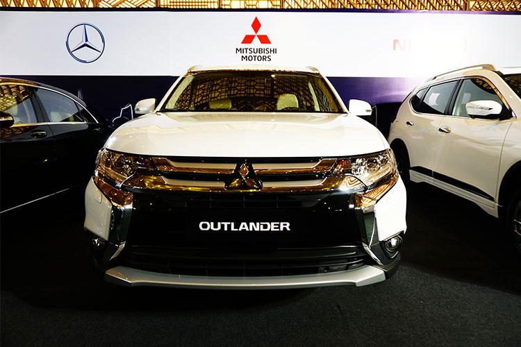 Mitsubishi Outlander là sản phẩm lắp ráp mở đầu tại Việt Nam mang thiết kế “Dynamic Shield” – Vẻ đẹp gắn liền với công năng khi mang đến những lợi ích thiết thực cho người dùng. Phiên bản nâng cấp của mẫu xe CKD này sẽ cùng dàn xe nhập khẩu giá rẻ mới của mình xuất hiện tại VMS 2018.