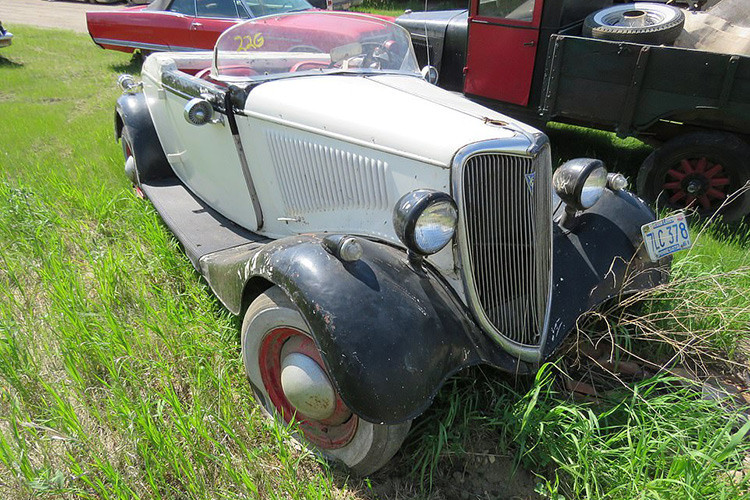 Chiếc Ford Coupe được biến thành xe mui trần của ông Graham.