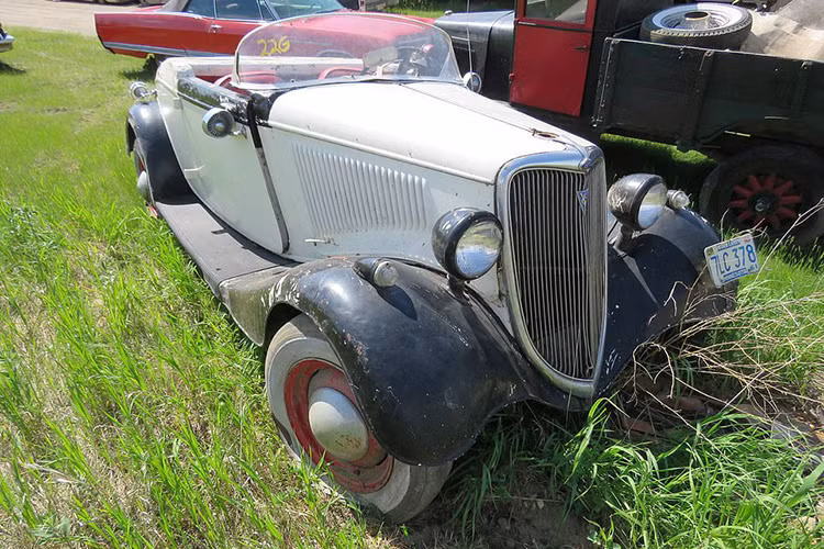 Chiếc Ford Coupe được biến thành xe mui trần của ông Graham.