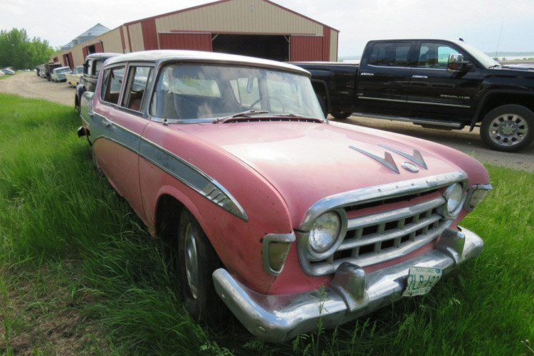 Chiếc sedan Rambler màu hồng này hiện còn khá ít trên thế giới.