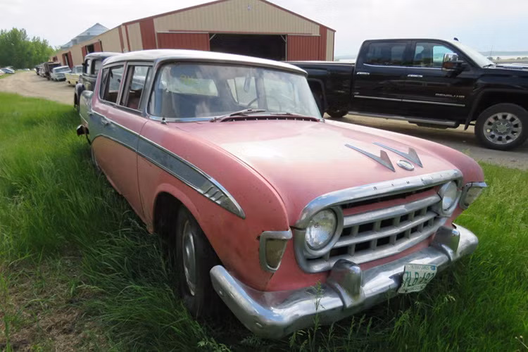 Chiếc sedan Rambler màu hồng này hiện còn khá ít trên thế giới.