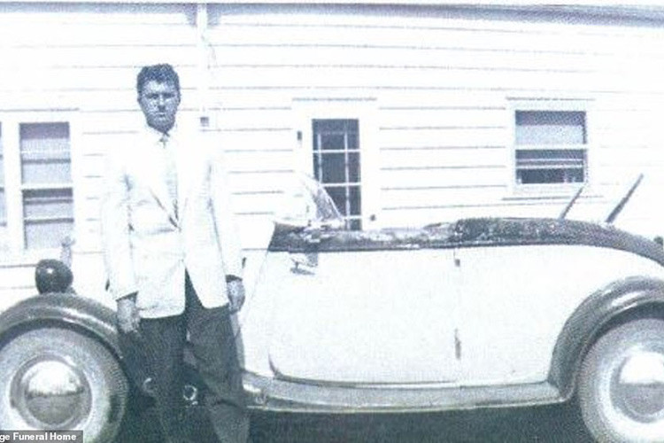 Được biết, chủ nhân quá cố của bộ sưu tập ôtô này là ông James Graham, sinh sống tại bang Minnesota. Ông đã qua đời ở tuổi 88 vào hồi tháng 12 năm ngoái và để lại bộ sưu tập xe gồm tổng cộng 250 chiếc khác nhau.