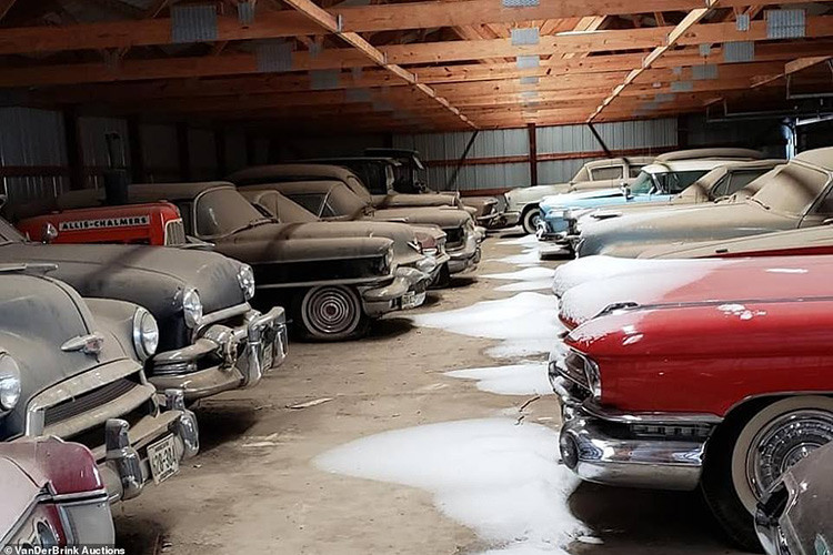 Lúc còn sống, ông Graham đã nổi tiếng là người sở hữu một bộ sưu tập xe đồ sộ. Có thời điểm, bộ sưu tập của ông có đến 500 chiếc ôtô khác nhau. Tất cả đều được giữ trong một nông trại rộng lớn, nằm cách 30 dặm (khoảng 48 km) so với thành phố Wahpeton của bang Bắc Dakota, Mỹ, của ông Graham.