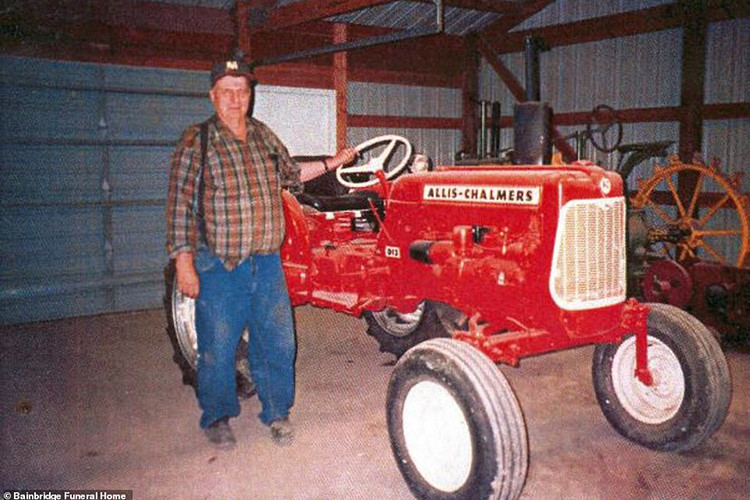 Mới đây, một sự kiện đấu giá ôtô cổ đặc biệt đã diễn ra tại thành phố Wheaton thuộc địa phận quận Traverse, bang Minnesota, Mỹ. Sở dĩ sự kiện đấu giá này đặc biệt vì có liên quan đến bộ sưu tập ôô bao gồm hơn 200 chiếc của một người nông dân đã qua đời.