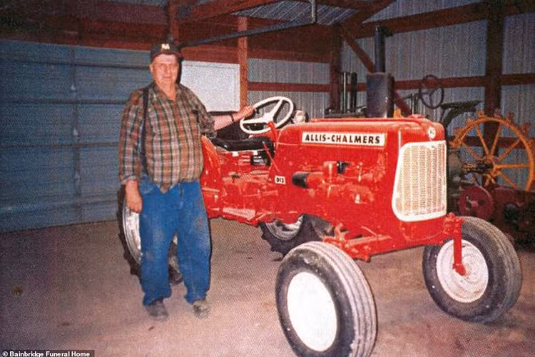 Mới đây, một sự kiện đấu giá ôtô cổ đặc biệt đã diễn ra tại thành phố Wheaton thuộc địa phận quận Traverse, bang Minnesota, Mỹ. Sở dĩ sự kiện đấu giá này đặc biệt vì có liên quan đến bộ sưu tập ôô bao gồm hơn 200 chiếc của một người nông dân đã qua đời.