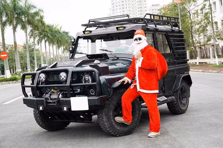 Dòng xe ôtô giá rẻ UAZ Hunter, thế hệ tiếp theo của mẫu UAZ 469 huyền thoại đã bắt đầu được bán tại Việt Nam từ tháng 10/2016 với giá 460 triệu đồng. Sau hơn 1 năm trở lại thị trường Việt Nam, xe UAZ của Nga mặc dù kén khách nhưng đã dần có những khách hàng riêng của mình.