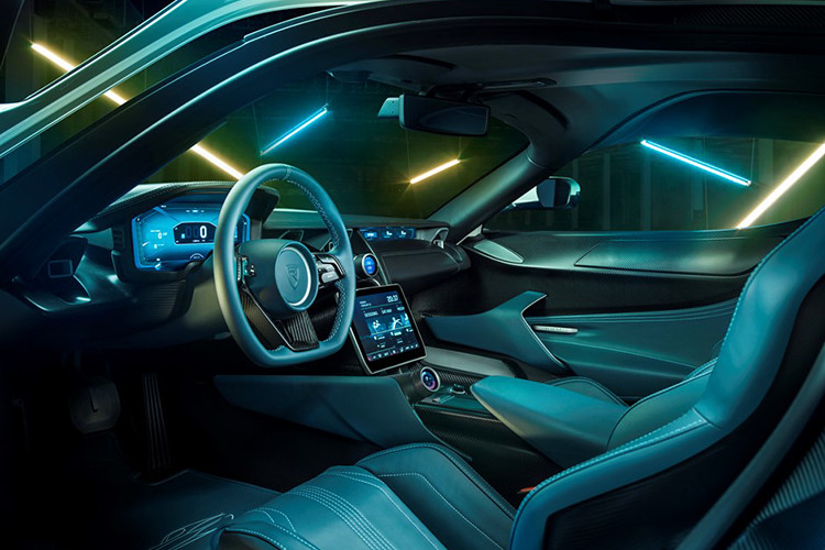 Cung cấp sức mạnh cho Concept_One là 4 môtơ điện, mỗi bánh xe được gắn 1 môtơ điện, cho công suất 1.224 mã lực và mô-men xoắn cực đại 1.599 Nm. Mỗi môtơ điện gắn sau được kết nối với hộp số ly hợp kép 2 cấp. Kiểu bố trí này lần đầu tiên xuất hiện năm 2011, và tới nay vẫn được coi là rất mới.