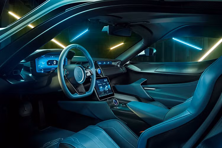 Cung cấp sức mạnh cho Concept_One là 4 môtơ điện, mỗi bánh xe được gắn 1 môtơ điện, cho công suất 1.224 mã lực và mô-men xoắn cực đại 1.599 Nm. Mỗi môtơ điện gắn sau được kết nối với hộp số ly hợp kép 2 cấp. Kiểu bố trí này lần đầu tiên xuất hiện năm 2011, và tới nay vẫn được coi là rất mới.