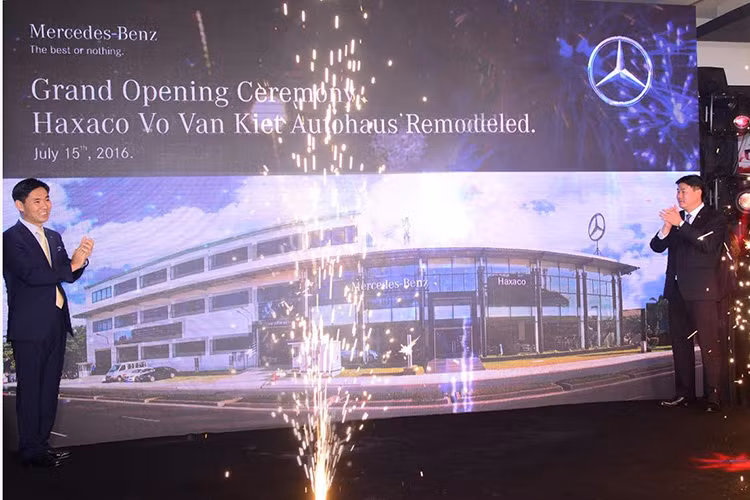 Haxaco Võ Văn Kiệt là đại lý với các chức năng chính là kinh doanh xe Mercedes-Benz chính hãng (mới và đã qua sử dụng), trung tâm dịch vụ và phụ tùng. Đại lý này cũng đang dẫn đầu về sự hài lòng của khách hàng ở mảng dịch vụ chính hãng tại TP HCM.