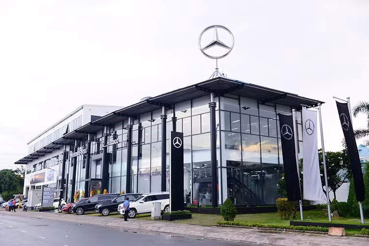 Sau khi kiểm tra, Mercedes-Benz sẽ cấp chứng nhận Proven Exclusivity để xe sẵn sàng đến tay chủ sở hữu mới. Đặc biệt, xe sẽ được hãng bảo hành chính hãng 12 tháng và không giới hạn số km.