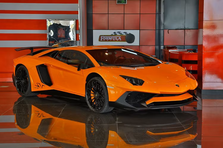 Tuy nhiên, đó vẫn là một số tiền khá “hạt rẻ” dành cho một mẫu hypercar như Lamborghini Aventador SV.