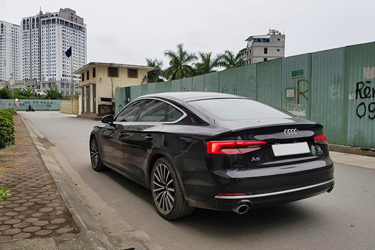 Phiên bản Audi A5 Sportback giới hạn về Việt Nam phục vụ cho hội nghị cấp cao APEC 2017 sẽ được trang bị động cơ 2.0 TFSI và hệ dẫn động quattro được cải tiến trên Audi A5 mới. Động có này sẽ có công suất mạnh mẽ hơn và hiệu quả hơn hẳn so với phiên bản từng ra mắt trước đây.