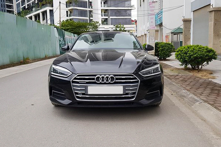 Phiên bản Audi A5 APEC 2017 tại Hà Nội này được phát triển dựa trên chiếc A5 Sportback mới nhưng có thiết kế và tuỳ chọn đặc biệt hơn so với phiên bản thương mại được sản xuất đại trà. Xe không những thừa hưởng những cải tiến mới hơn so với phiên bản trước và còn có nhiều điểm khác biệt mà chỉ những chiếc xe phục vụ hội nghị APEC lần này mới có.