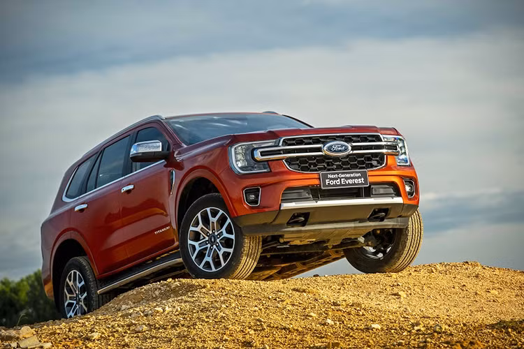 Ford Everest với doanh số quý 1 đạt 2.035 xe, tiếp tục được vinh danh ở vị trí thứ 6. Mặc dù là mẫu xe dẫn đầu phân khúc SUV cỡ D nhưng Everest vẫn không thoát khỏi tác động của thị trường, lượng khách mua xe Ford Everest quý 1/2024 giảm 19% so với cùng kỳ năm ngoái.