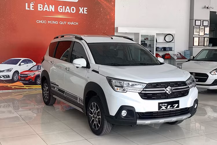 Trái ngược với tình trạng giảm doanh số của 8 mẫu xe kể trên, Honda HR-V và Suzuki XL7 có doanh số tăng trưởng dương. Lượng xe bàn giao cho khách hàng trong quý 1/2024 của HR-V là 1.842 xe ( 201%) và Suzuki XL7 là 1.356 xe (tăng 75,5% so với cùng kỳ năm ngoái).
