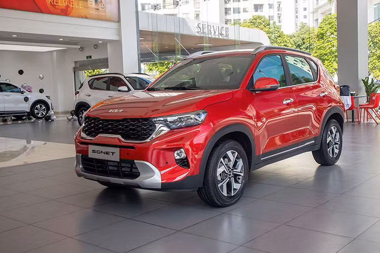 Vị trí thứ 7 thuộc về KIA Sonet với doanh số 1.889 xe, giảm 6% so với cùng kỳ năm ngoái. Hiện tại KIA Sonet đang là mẫu xe nắm giữ 62% thị phần phân khúc SUV cỡ A.
