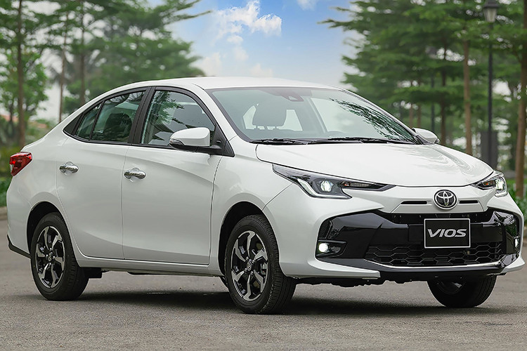 Toyota Vios góp mặt ở vị trí thứ 9 với doanh số 1.739 xe. So với cùng kỳ năm ngoái, doanh số của Hyundai Accent, Honda City, Toyota Vios đều giảm lần lượt là 43%, 11,6%, 21%.