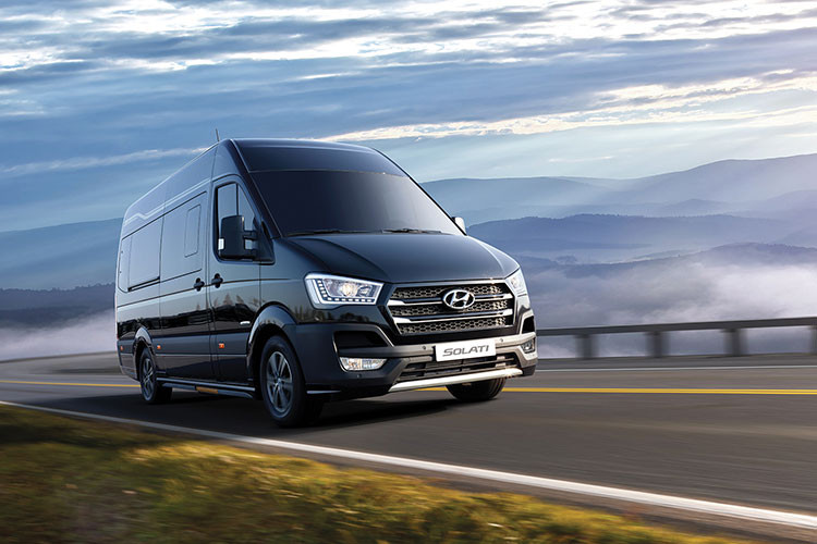 Với thông điệp “Đẳng cấp vượt trội” có thể thấy hãng xe ôtô Hyundai muốn nhắm Solati tới các đối tượng khách hàng cao cấp hơn so với đối thủ của mình, mong muốn một sản phẩm chất lượng vượt trội, trang bị tiện nghi, thoải mái và đẳng cấp nhất trong phân khúc.