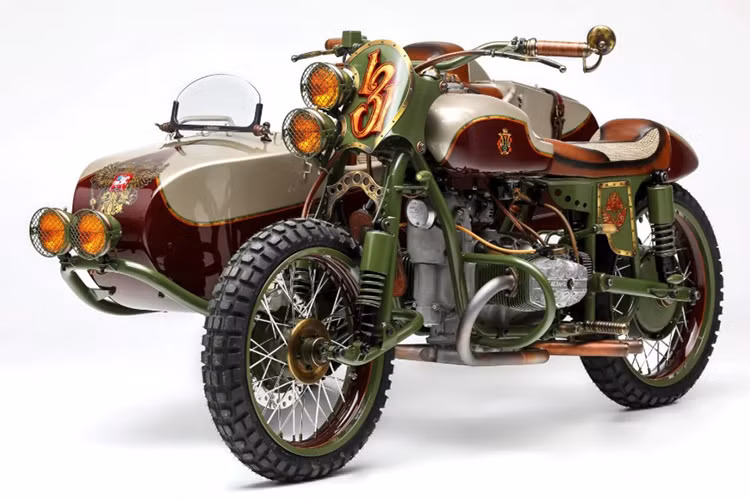 Những chiếc xe máy 3 bánh Ural Sidecar có lịch sử khá lâu đời, gắn liền với sự phát triển của ngành công nghiệp xe máy kể từ Thế chiến thứ II. Ngày nay các dòng xe 3 bánh "xít đờ ca" của Ural vẫn đang tiếp tục được sản xuất và có thêm nhiều mẫu xe mới.