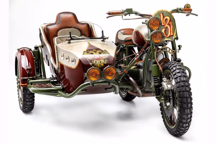 Được biết, thiết kế của xe cũng như các công đoạn nhỏ đều được tính toán và đánh giá hoàn thiện từ trước khi những tay thợ độ tài hoa của Le Mani Moto bắt đầu vào việc. Lựa chọn màu sơn, chất liệu da bọc, vải và các chi tiết kim loại hoàn thiện cũng vậy.