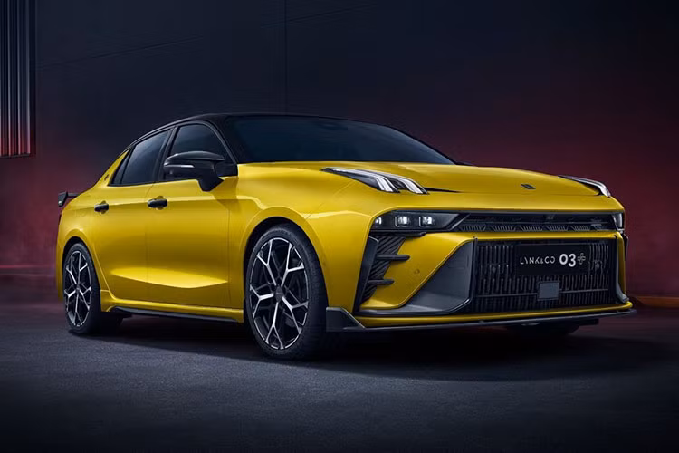 Theo chia sẻ của tư vấn bán hàng của đại lý Lynk &amp; Co Việt Nam, mẫu sedan thể thao Lynk &amp; Co 03+ 2024 mới đã chính thức được mở bán với mức giá dự kiến khoảng 1,899 tỷ đồng. Thời gian bàn giao xe là vào khoảng quý IV năm nay.