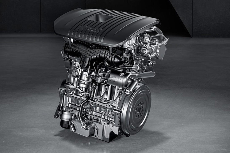 Phía sau vô lăng thể thao là một màn hình kích thước 12.3 inch hiển thị sắc nét, làm tăng vẻ hiện đại cho mẫu Lynk &amp; Co 03+. Xe còn có hệ thống loa Harman Infinity 10 loa công suất 360W với công nghệ Logic 7® Sound Field Deéign và hệ thống đèn nội thất Aimbient light.