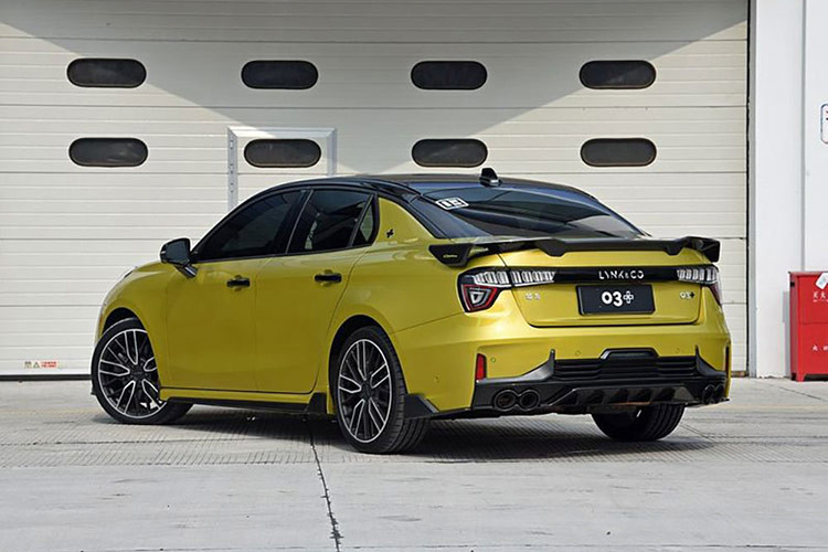 Cụ thể, Lynk &amp; Co 03+ dùng động cơ 2.0L tăng áp của xe cho công suất 265 mã lực, mô-men xoắn 380 Nm. Khối động cơ này đi kèm hộp số 8 cấp của hãng AISIN và hệ dẫn động 4 bánh.