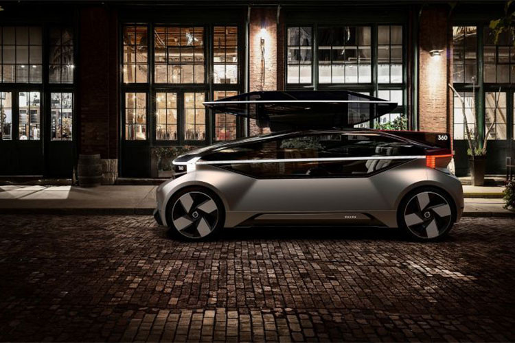 Hãng xe đến từ Gothenburg, Thụy Điển, cho biết, mẫu xe tự lái Volvo 360c chính là một khoang cabin hạng nhất, đưa hành khách nhanh chóng tới địa điểm mong muốn mà không cần phải mất thời gian ở khâu kiểm soát an ninh hay hàng giờ đồng hồ xếp hàng và chờ đợi trong không khí ồn ào, đông đúc khi lựa chọn những chuyến bay thương mại.