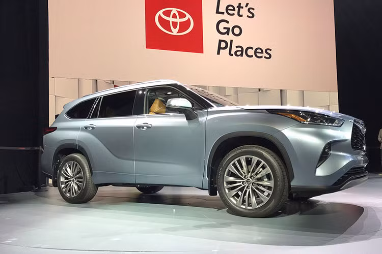 Toyota Highlander the he hoan toan moi chinh thuc lo dien