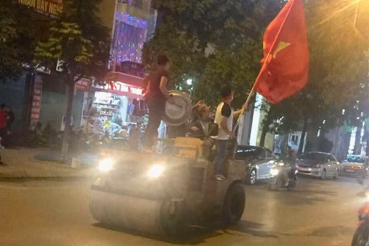 Xe lu, thậm chí có cả xe trộn bê tông cũng đều được dùng để "đi bão".