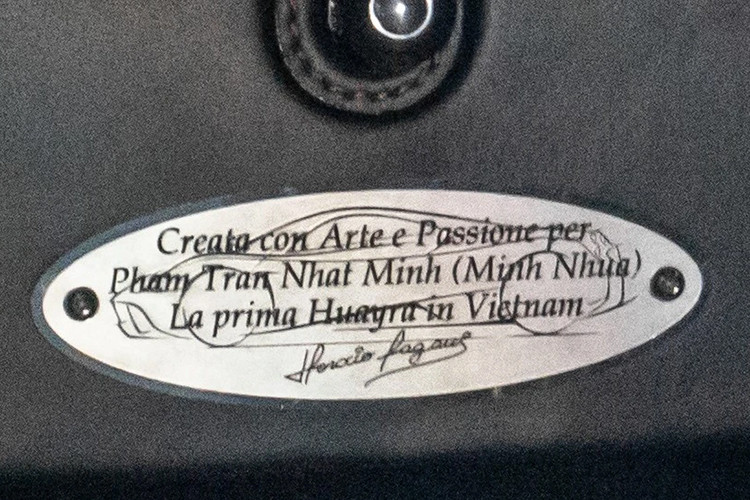 Với việc được bố sang tên siêu xe Pagani Huayra cho mình cùng 1 khoản phí không nhỏ, chắc chắn tay chơi Minh Nhựa sẽ còn giữ siêu phẩm triệu đô này trong garage trong 1 thời gian nữa, và chuyện đỗ cùng McLaren Elva là không phải bàn cãi.