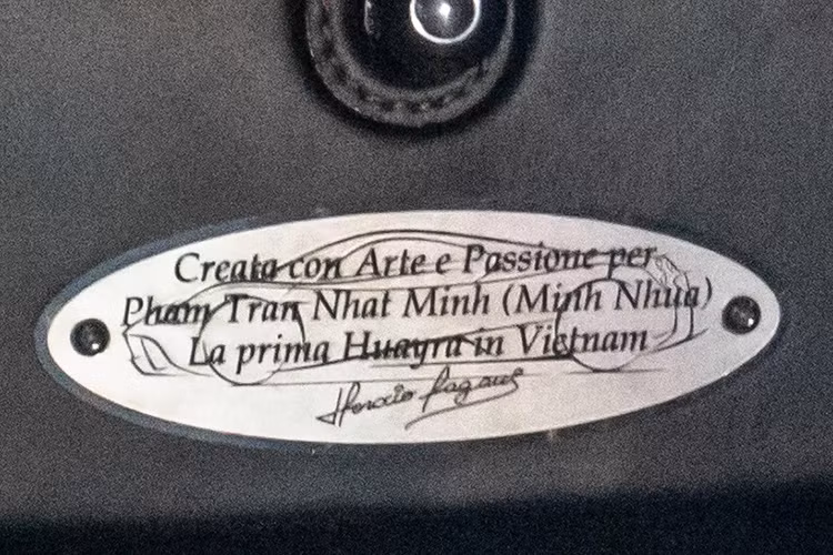 Với việc được bố sang tên siêu xe Pagani Huayra cho mình cùng 1 khoản phí không nhỏ, chắc chắn tay chơi Minh Nhựa sẽ còn giữ siêu phẩm triệu đô này trong garage trong 1 thời gian nữa, và chuyện đỗ cùng McLaren Elva là không phải bàn cãi.