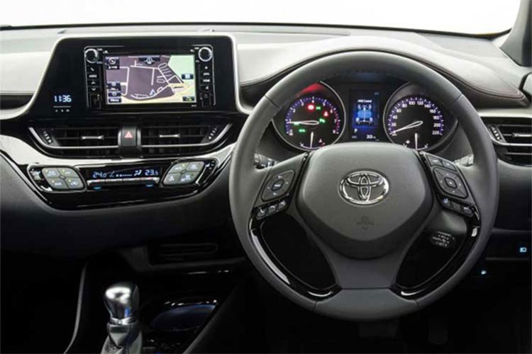 Theo hãng xe ôtô Toyota cho hay, CH-R sẽ còn phải chịu sức cạnh tranh từ một số dòng SUV cỡ nhỏ từ các hãng xe sang khác, chính vì vậy hãng đã lựa chọn và sử dụng những vật liệu cao cấp trong nội thất của xe. Gói các trang bị an toàn Toyota Safety Sense gồm hệ thống cảnh báo va chạm, cảnh báo chuyển làn, đèn pha tự động...