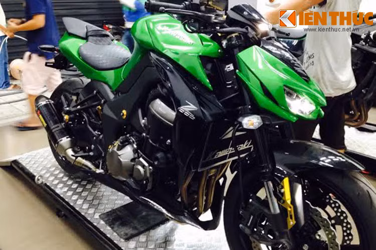 Kawasaki Z1000 ABS phiên bản châu Âu giá 463.000.000 đồng.