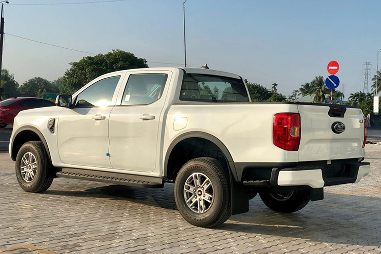 Tính đến hết tháng 11/2024, Ford Ranger đạt doanh số 15.904 xe, gấp gần 7 lần so với đối thủ xếp thứ hai trong phân khúc là Mitsubishi Triton (2.347 xe). Điều này giúp Ford Ranger chắc chắn giữ vững ngôi vị mẫu bán tải bán chạy nhất năm 2024, ngay cả khi chưa có số liệu tháng 12.
